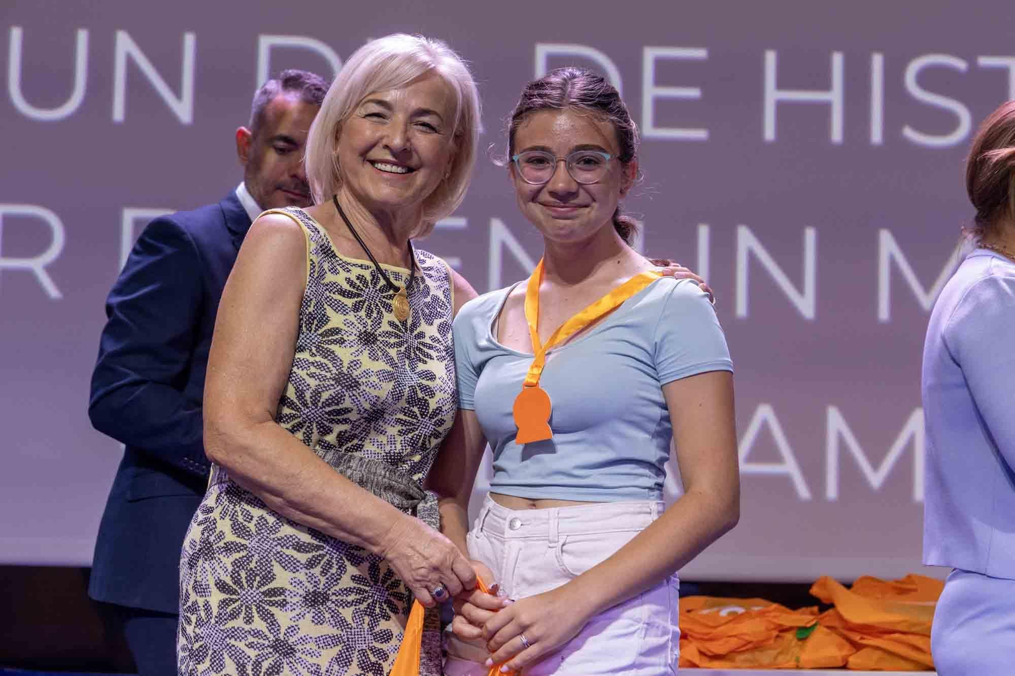 Entrega de premios del concurso infantil de relatos cortos "Cuéntame un cuento para comer" en el Club INFORMACIÓN organizado por COES