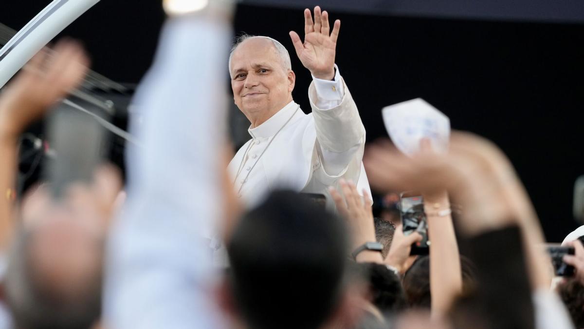 Vigilia del Papa León XIV en el Estadio Olímpico Lluís Companys. En la foto, el público asistente. Barcelona, 9 de junio de 2026. Fotografía de Ferran Nadeu