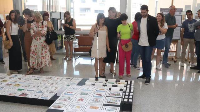 La Escuela Superior de Cerámica acogió la cita y expuso pictogramas de cerámica para colocarlos en edificios públicos.  | JAVIER NOMDEDEU