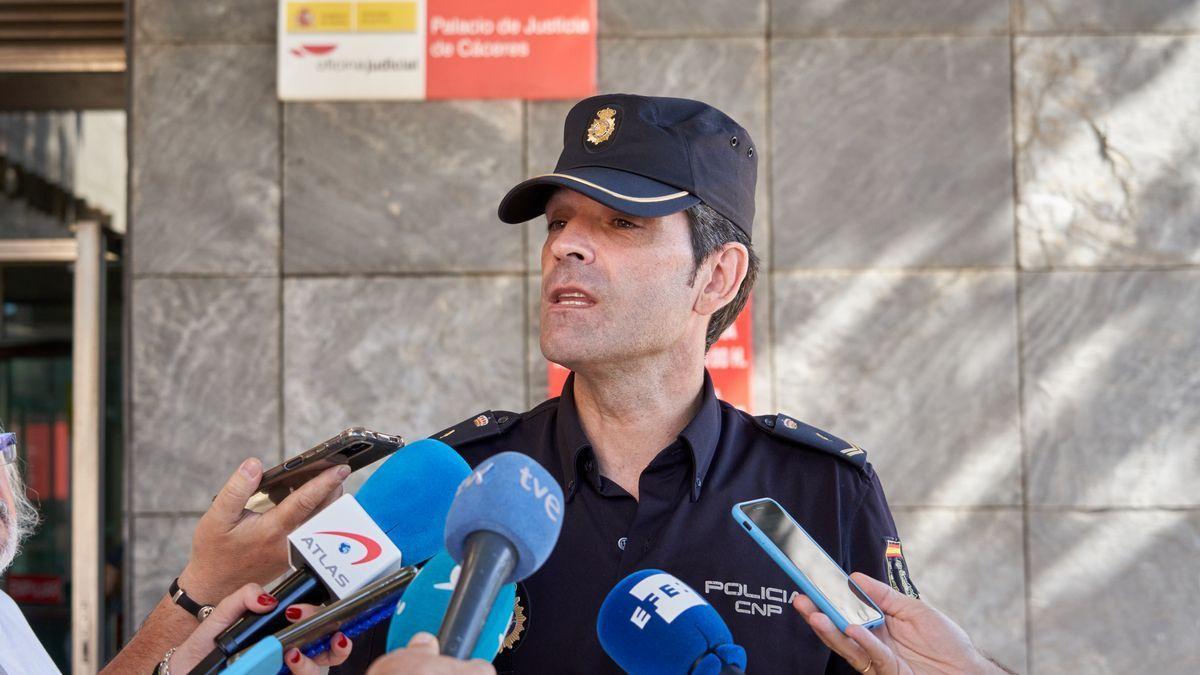 Raúl González, portavoz de la policía, ofrece la última hora sobre los detenidos.