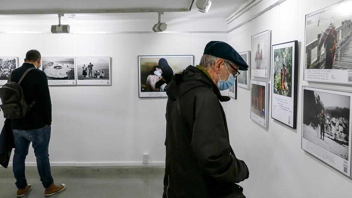 Un aspecto de la exposición Llibertats perdudes, de Catalunya Mirades Solidàries, a la Sala Pere Quart de Sabadell.