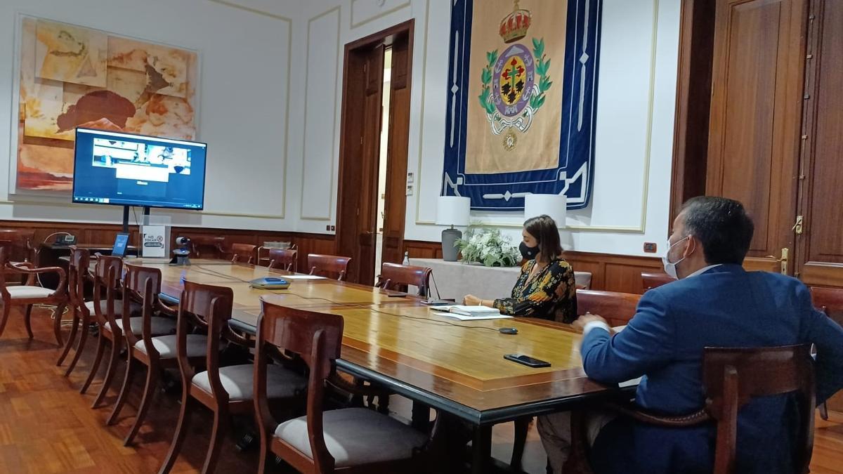 El alcalde de Santa Cruz de Tenerife, José Manuel Bermúdez, mantiene una reunión por videoconferencia con representantes de los municipios afectados por el volcán de La Palma