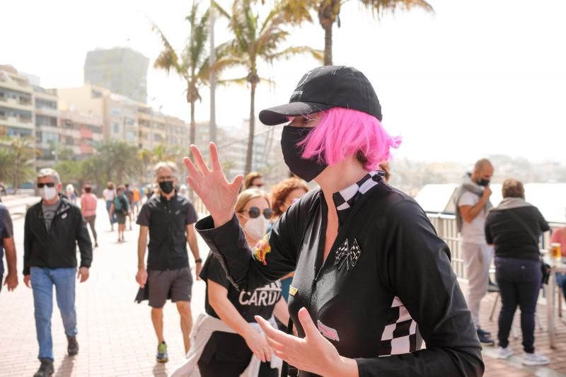 Día de playa y disfraces en un martes de carnaval atípico