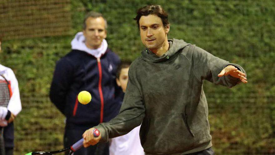 David Ferrer, en un clinic con los más pequeños en el Reial Club de Tenis de Barcelona