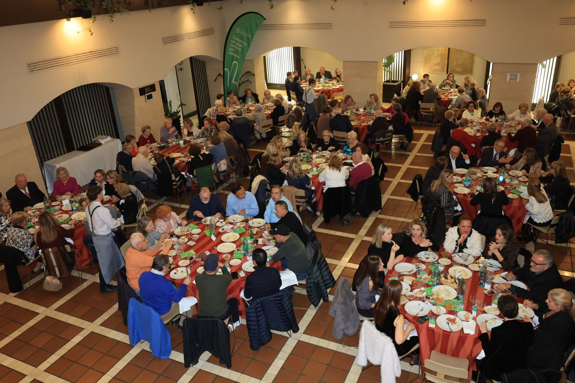 La AECC rinde homenaje al voluntariado en su tradicional cena solidaria