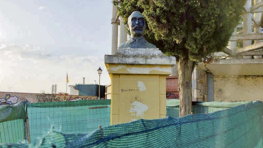 Busto del Doctor Francisco de Castro en La Mota