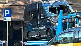 Seis mossos heridos, uno de ellos grave, en un accidente de tráfico en el centro de Barcelona