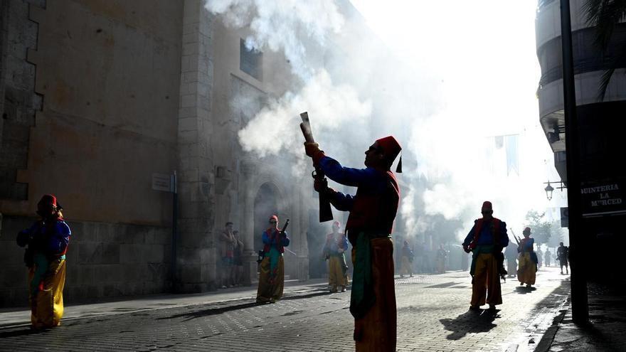Las mejores imágenes del Alardo de los Moros y Cristianos de Elche