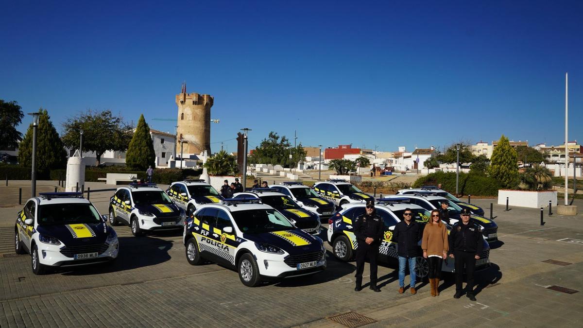 El Alcalde de Paterna, Juan Antonio Sagredo y la Teniente Alcalde de Interior, Nuria Campos en la presentación de los nuevos vehículos de la Policía Local