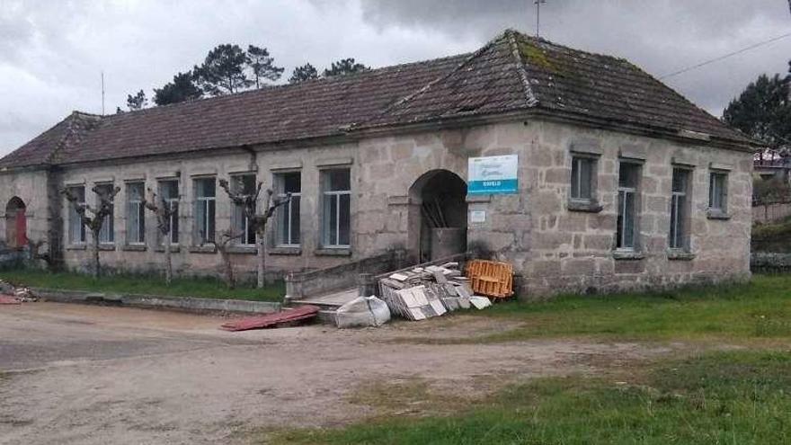 Imagen de la antigua escuela unitaria de Covelo, en Atios. // D.P.