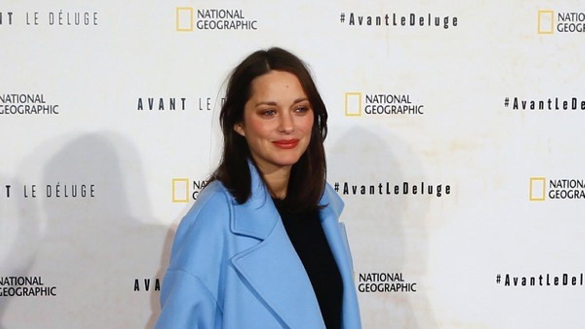 Marion Cotillard con abrigo azul en su última aparición