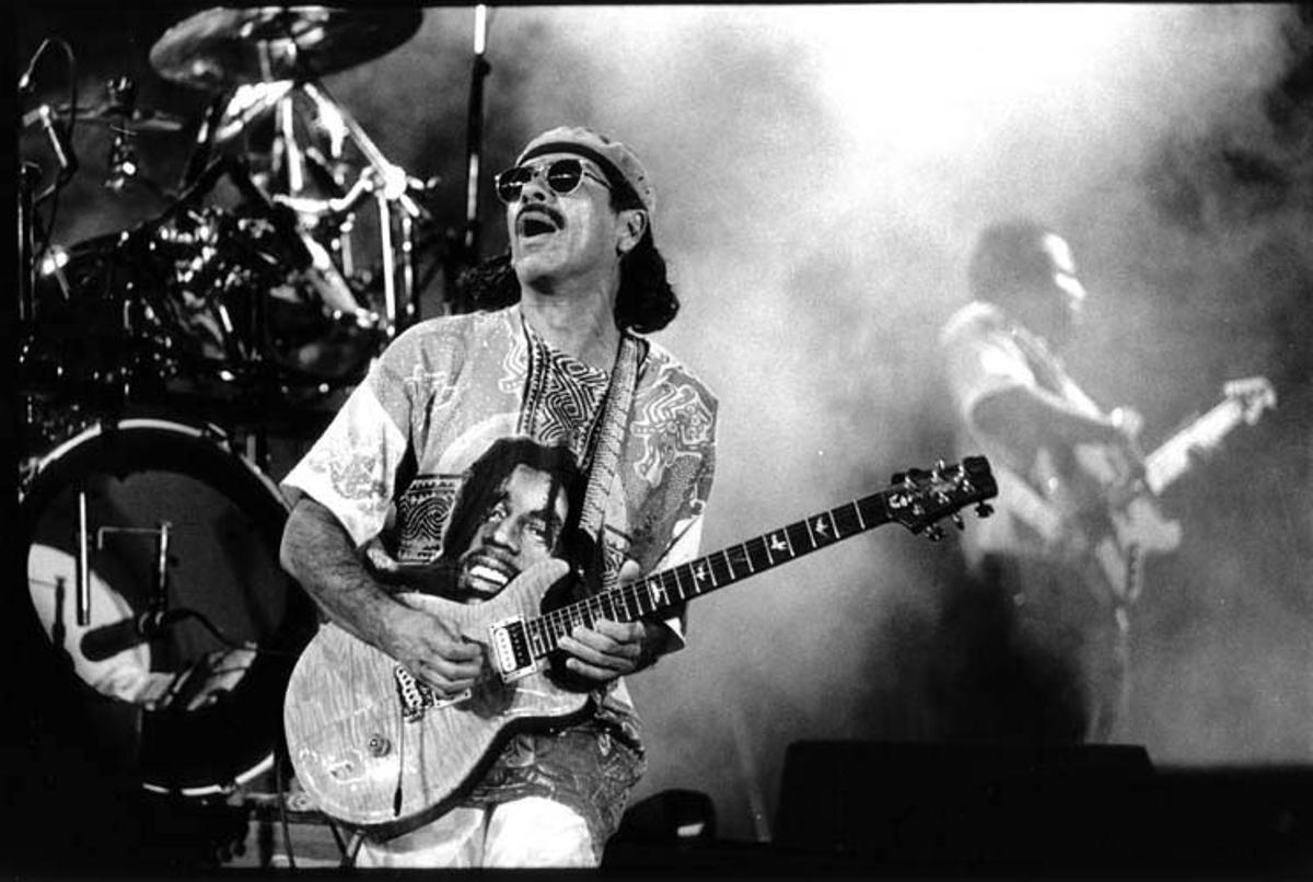 Carlos Santana, en un concierto en el Teatro de la Axerquía de Córdoba, en 1993.