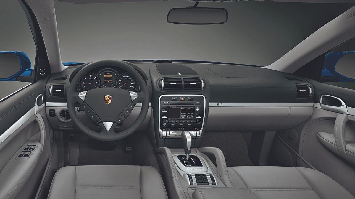 Interior de un vehículo de la marca Porsche.