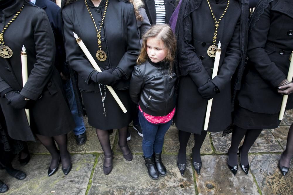 Desenclavo y procesión del Santo Entierro en Avillés