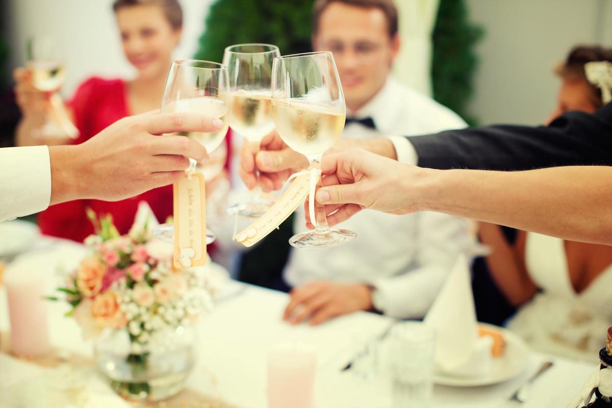 En el 86% de las bodas españolas se sirve alcohol.