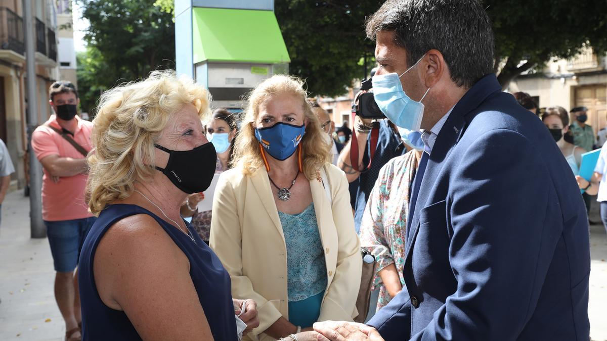 El presidente de la Diputación con la viuda del gruista Francisco Cebrián