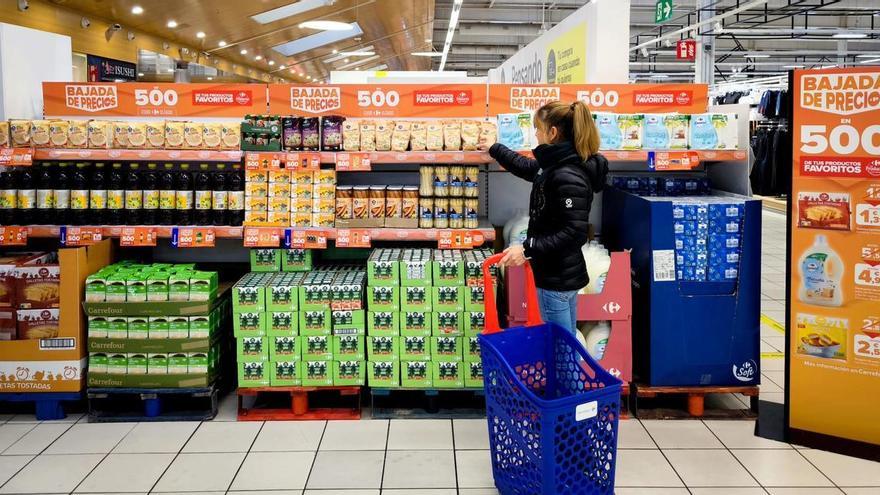 Carrefour anuncia una nueva campaña antiinflación y rebaja 500 de sus productos