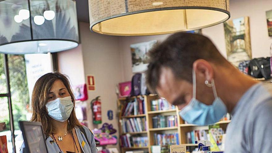 Ourense celebra un atípico Día del Libro &quot;con menos ventas&quot;