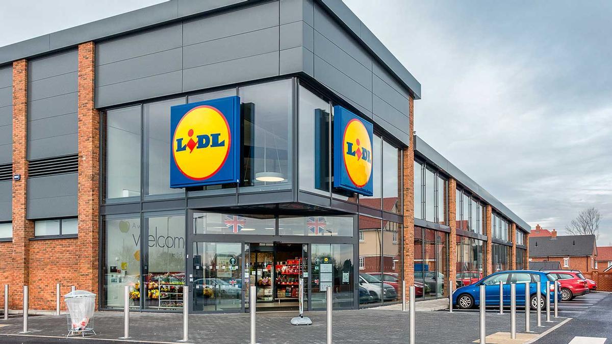 Mañana se esperan colas kilométricas en Lidl para conseguir el juego de lámparas solares para el techo de la terraza o jardín  más barato del mercado: últimas horas antes de que se agote