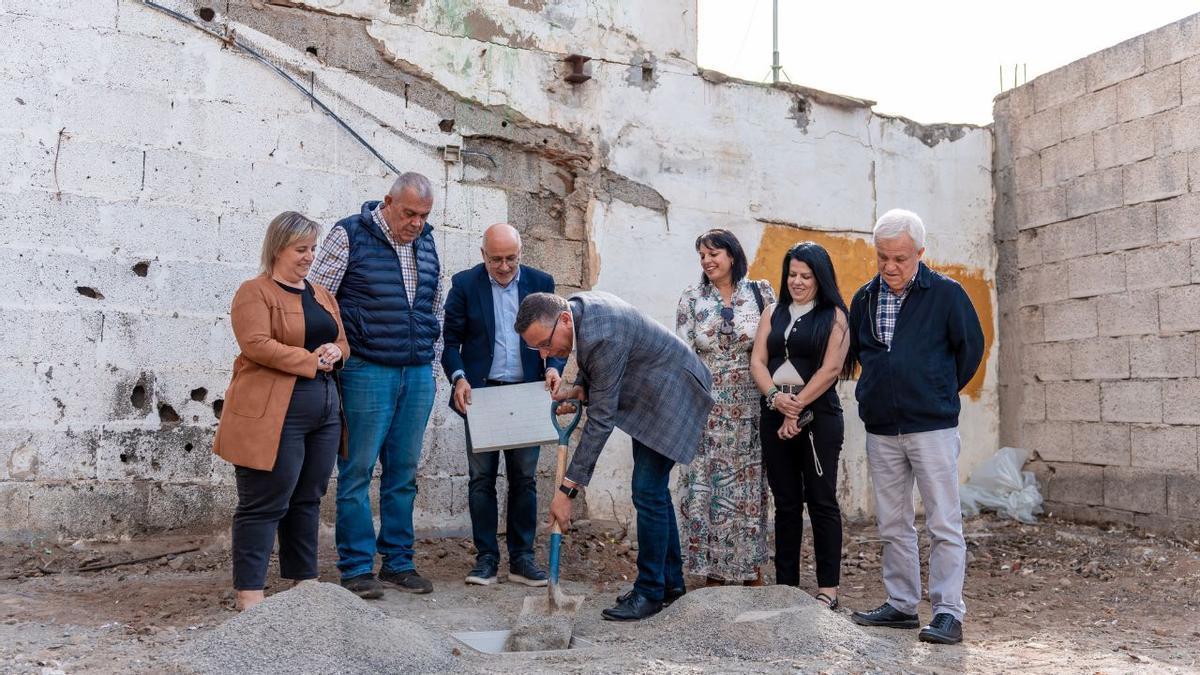 Acto simbólico de colocación de la primera piedra, celebrado en diciembre de 2024 durante el anterior mandato.
