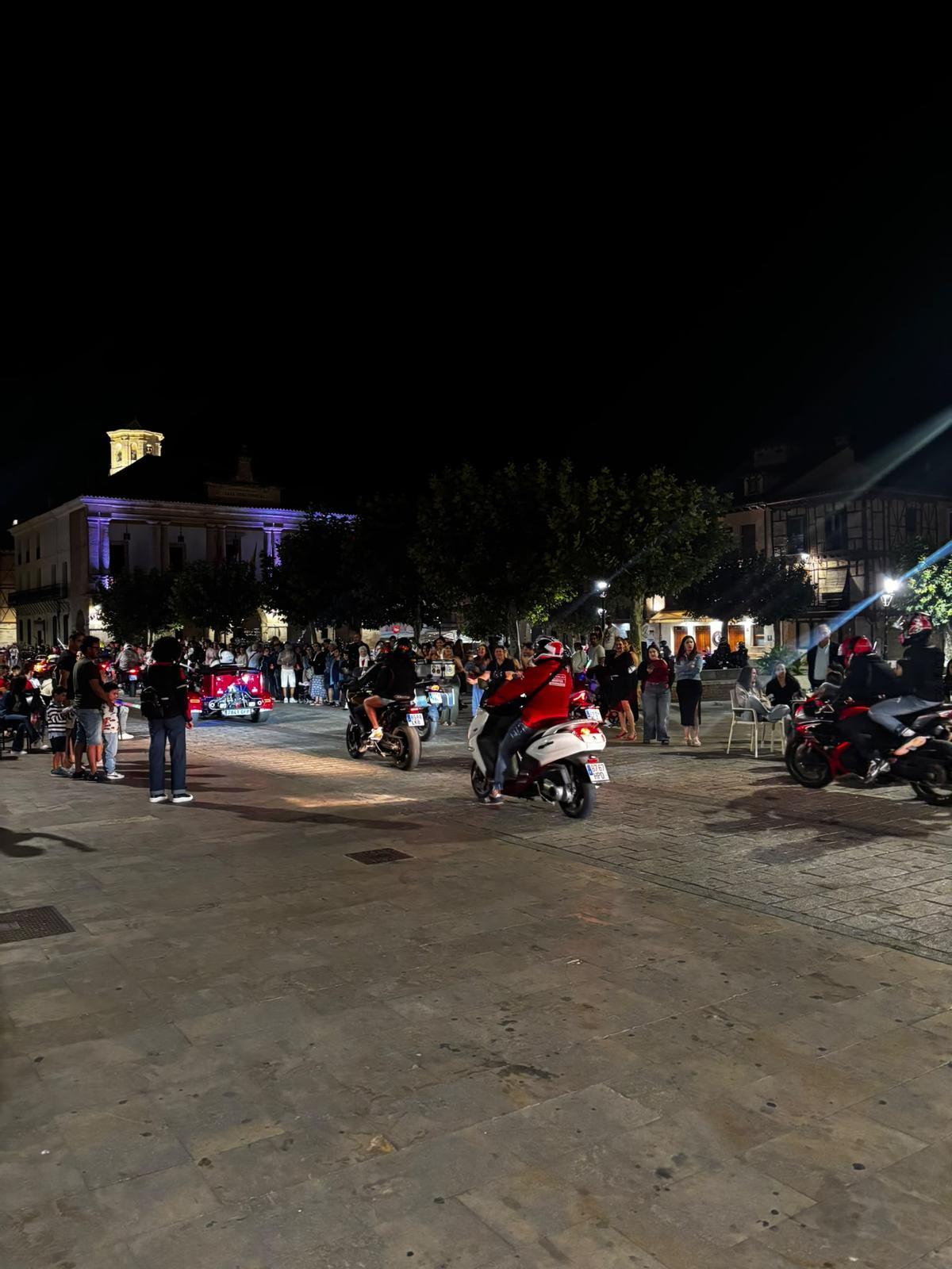 Toro se rinde al motor: emotivo desfile de antorchas y homenaje en la Plaza Mayor