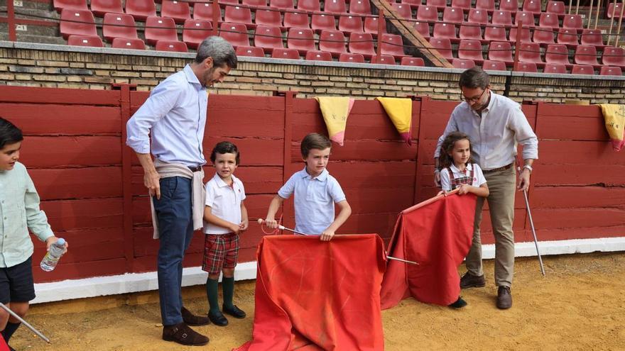 La plaza de los Califas en Córdoba abre el ruedo a la afición para vivir el toreo desde dentro