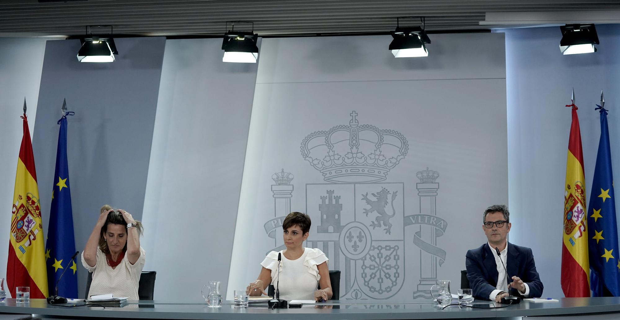 Rueda de prensa posterior al Consejo de Ministros en la que han comparecido la ministra Portavoz, Isabel Rodríguez, junto a la ministra para la Transición Ecológica, Teresa Ribera, y el ministro de la Presidencia, Félix Bolaños.