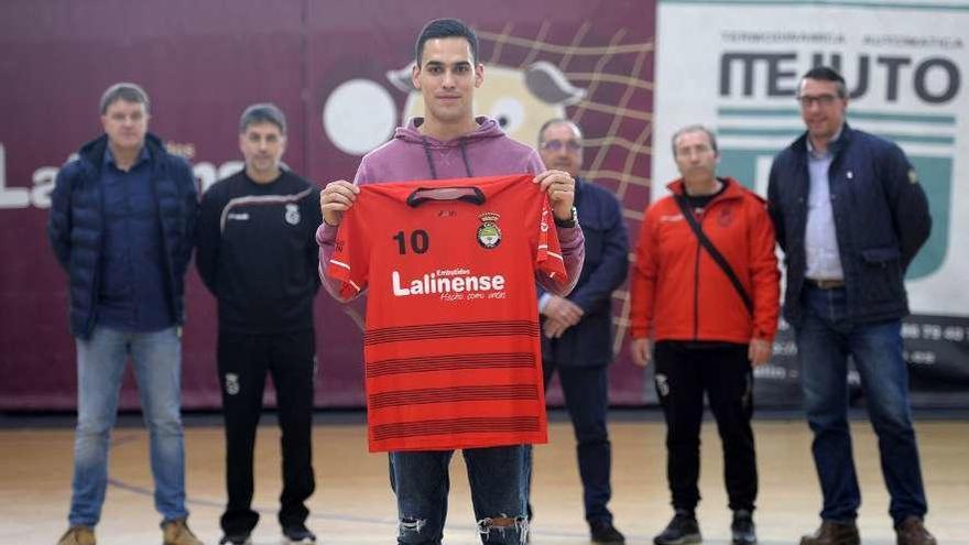 Imagen de la rueda de prensa que ofreció el club para anunciar la renovación. // Bernabé/Javier Lalín