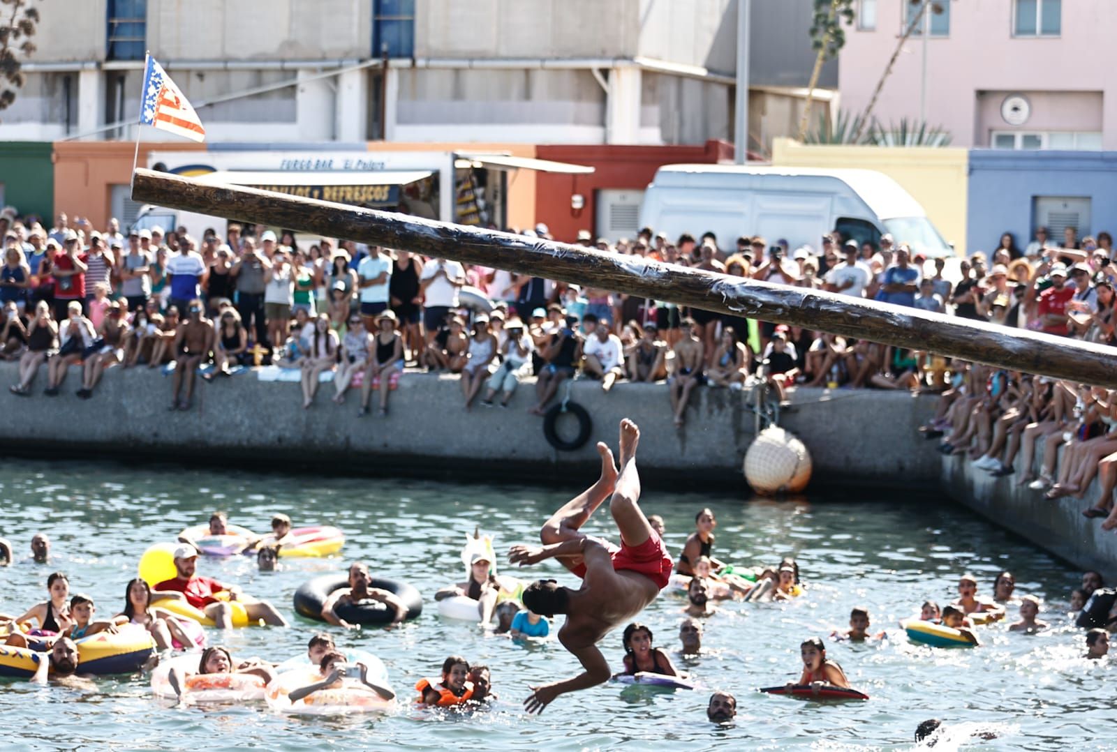 Cucañas marítimas en el Port de Sagunt con novedades