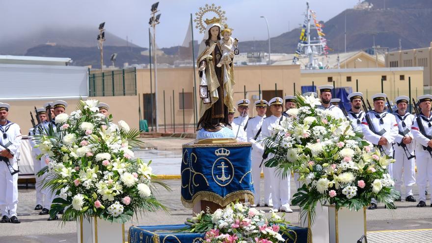 La Armada celebra con honores a su Patrona