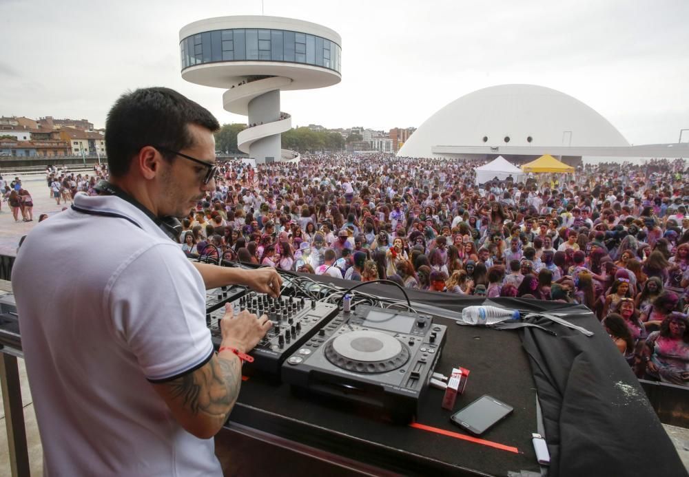 Holi Party en el Niemeyer