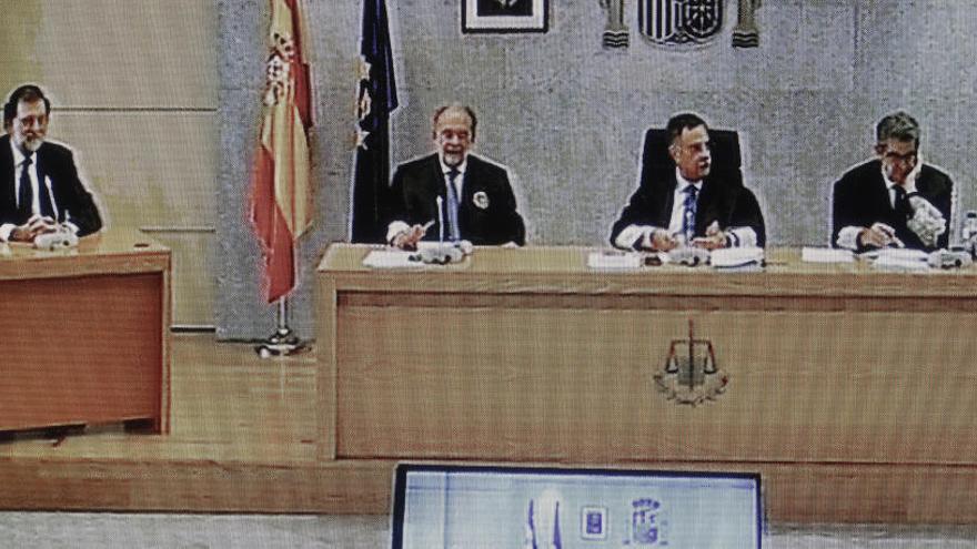 Rajoy, junto a los jueces Hurtado, De Diego y De Prada.