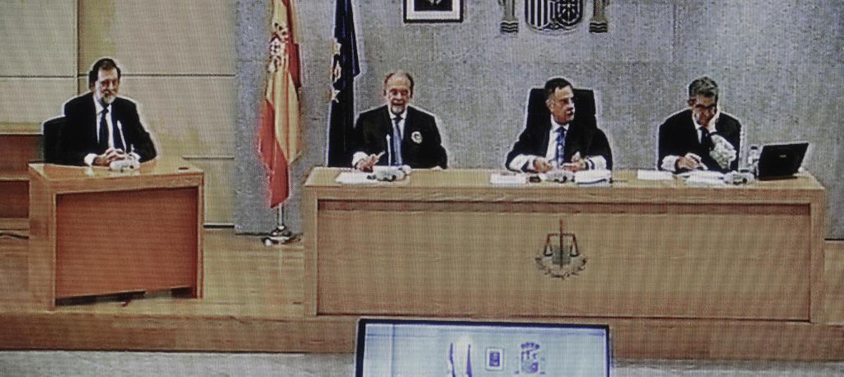 Rajoy, junto a los jueces Hurtado, De Diego y De Prada.