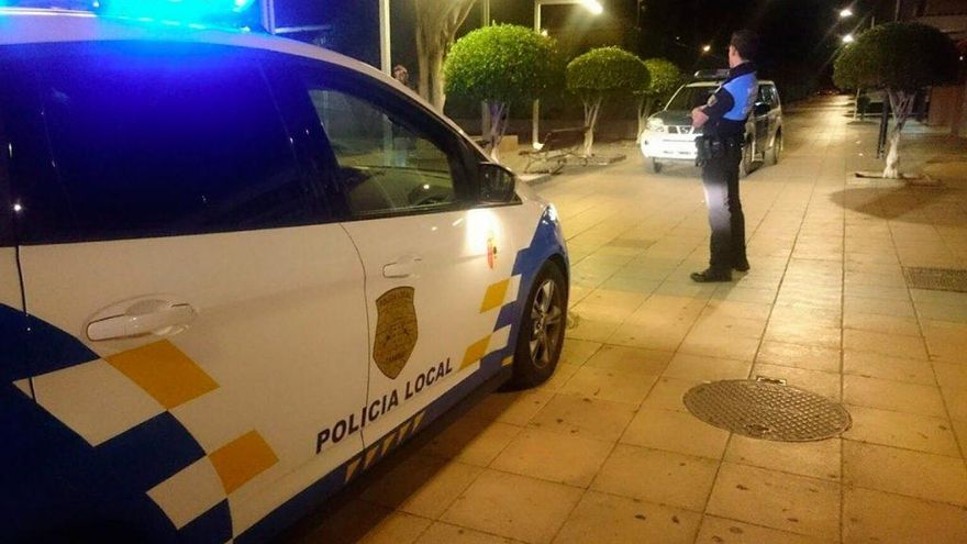 A local police officer from Arona and his son convicted of threatening two national police officers