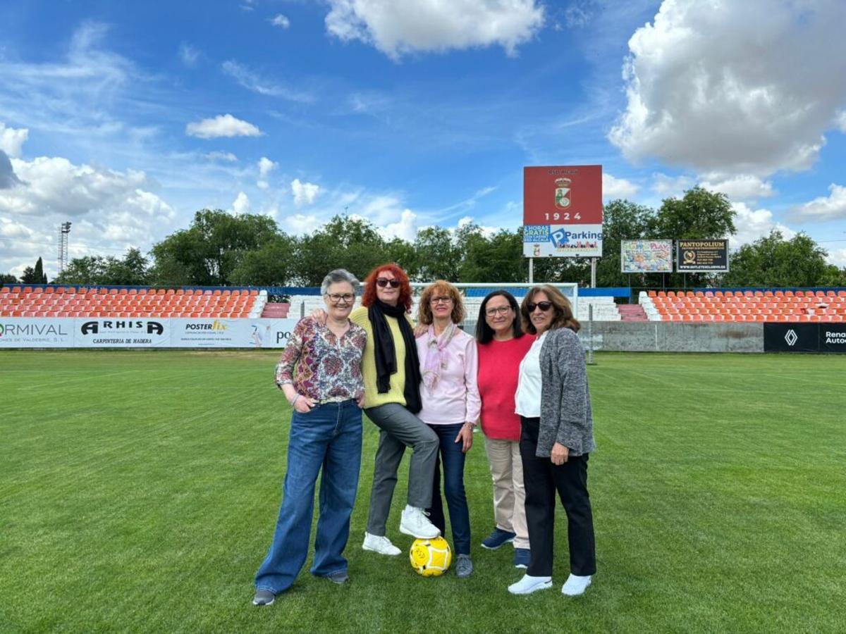 En 2024 recibieron un merecido homenaje por el Ayuntamiento de Alcalá. De izquierda a derecha: Marisa, Manoli, Alicia, Toñi y Rosi.