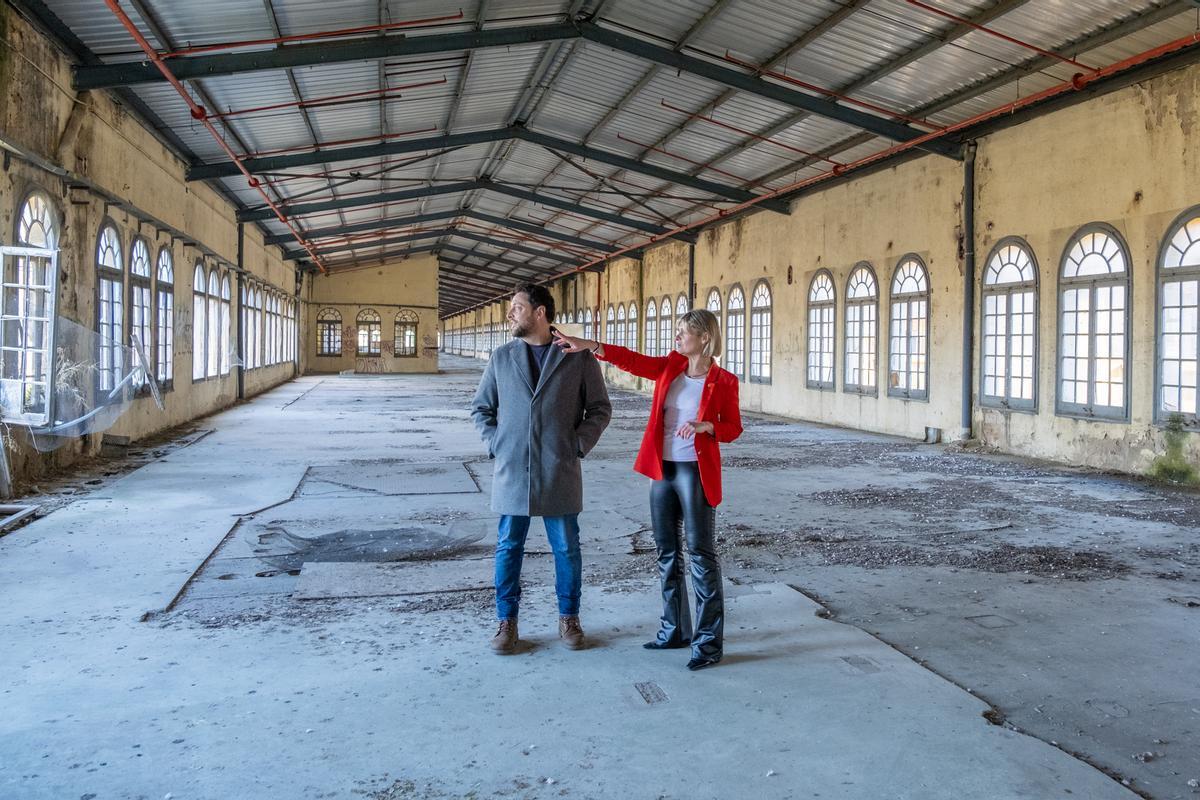 Visita del alcalde de Tarragona, Rubén Viñuales, y de la presidenta de la Diputació, Noemí Llauradó, a las instalaciones de la Tabacalera que acogerán el conservatorio de música.