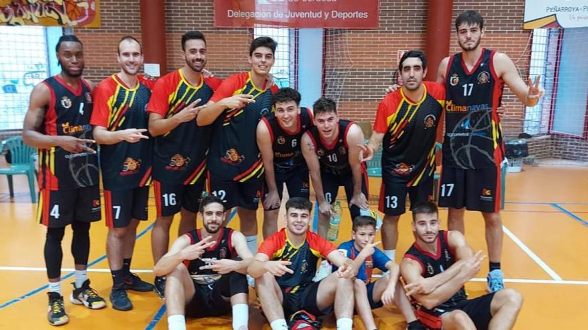 El Peñarroya celebra la victoria ante el Montilla.
