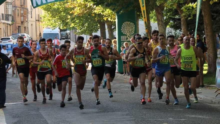 Varios participantes, en carrera.