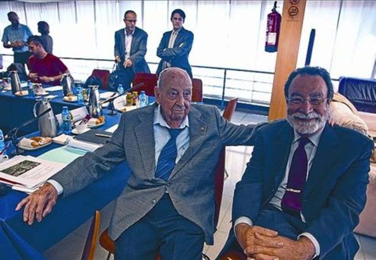 Convicció 8 Estradé, esquerra, amb Folch, ahir a Barcelona.