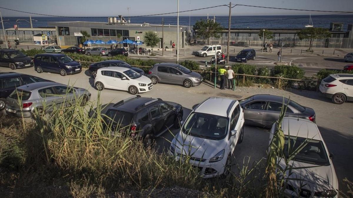 Aparcamiento público en los alrededores de la estación ferroviaria de Montgat.