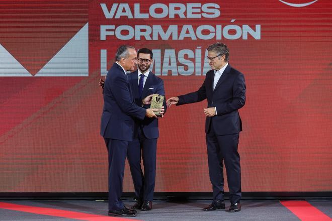 Rafa Yuste recoge el Premio Valores Formación 2023 a La Masia