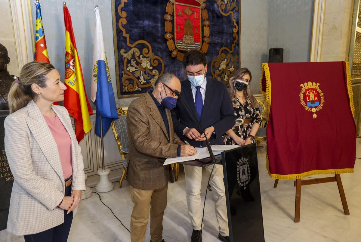 Logotipo del centenario del Mercado Central de Alicante