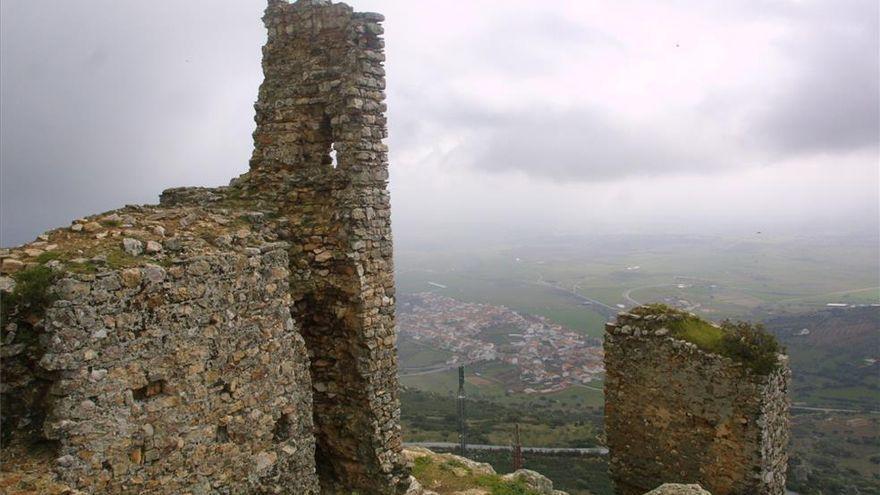 Restos del castillo de Miramontes.