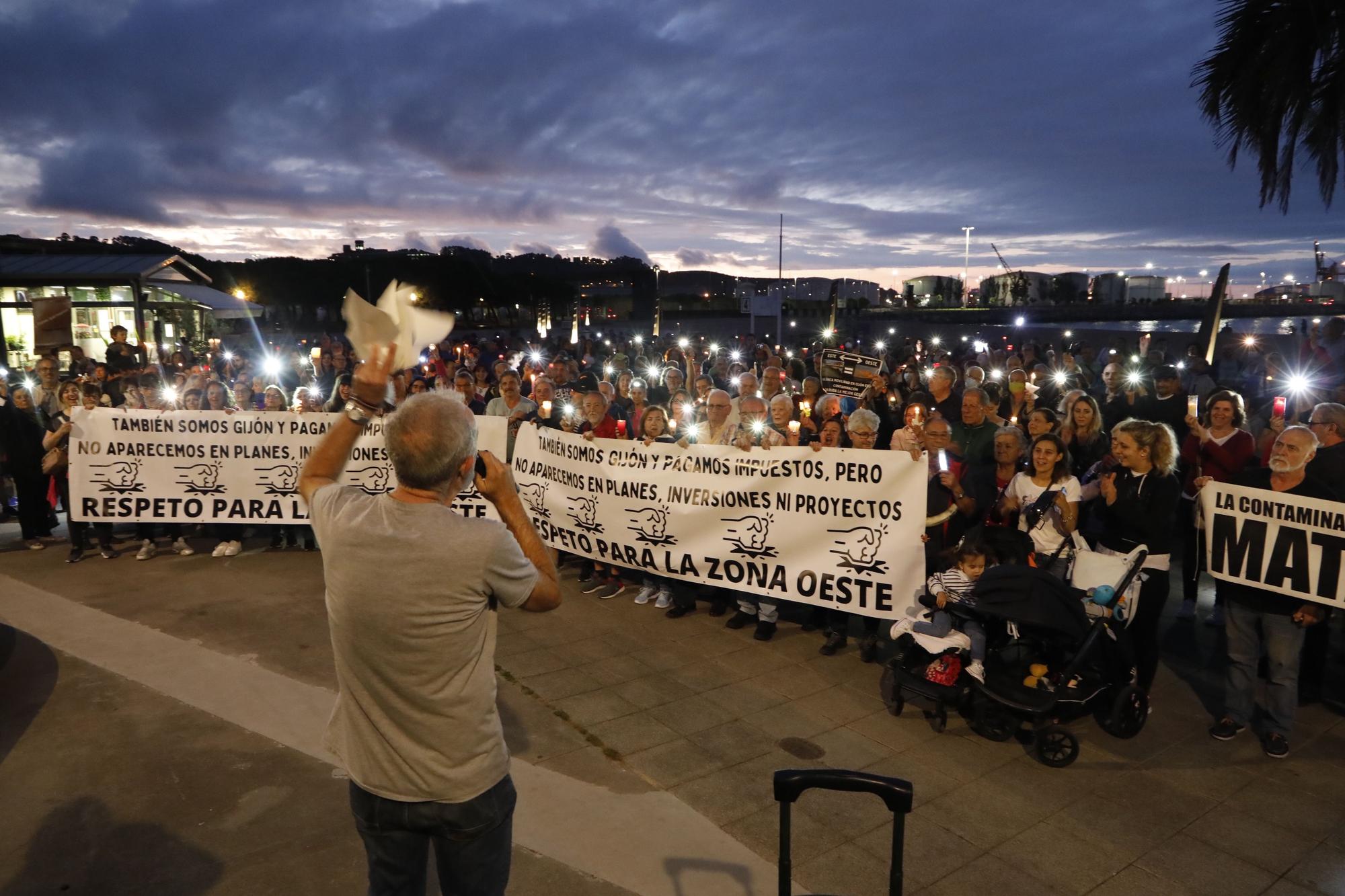 Manifestación de los vecinos de la zona oeste de Gijón