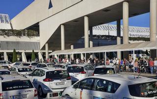 El taxi exige un control permanente contra los piratas en el aeropuerto de Palma