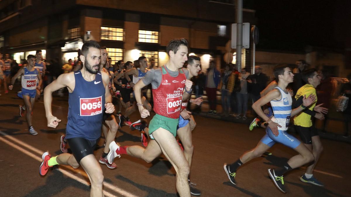 Participantes, el año pasado, en la San Silvestre de Avilés