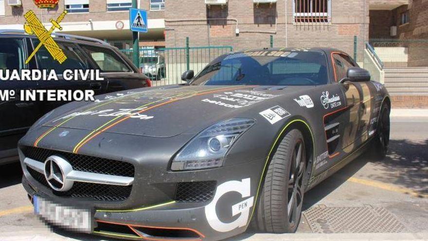 Tres detenidos por participar en una carrera ilegal de 11 coches de alta gama