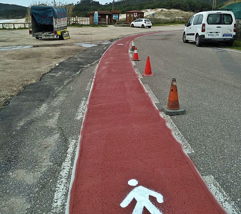 En Nerga ya es visible la nueva senda peatonal.  