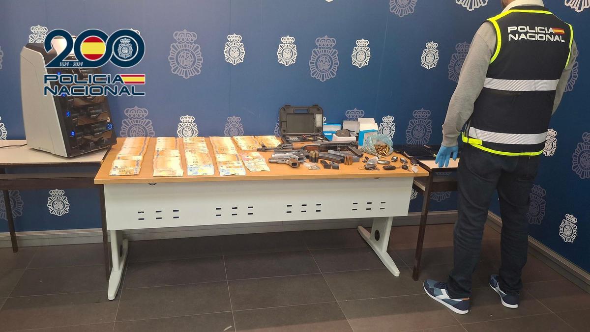 Efectos incautados a los detenidos en Alicante.