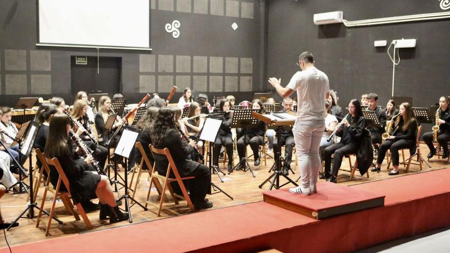 Festival de la Banda de Vilatuxe y concierto de la de Muimenta | BERNABÉ/LUCÍA ABELEDO/ÁNGEL UTRERA